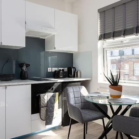Studio Apt, 8 Min Walk From Tube 3 London Eksteriør billede