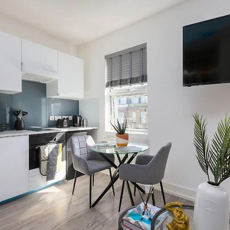 Studio Apt, 8 Min Walk From Tube 3 London Eksteriør billede