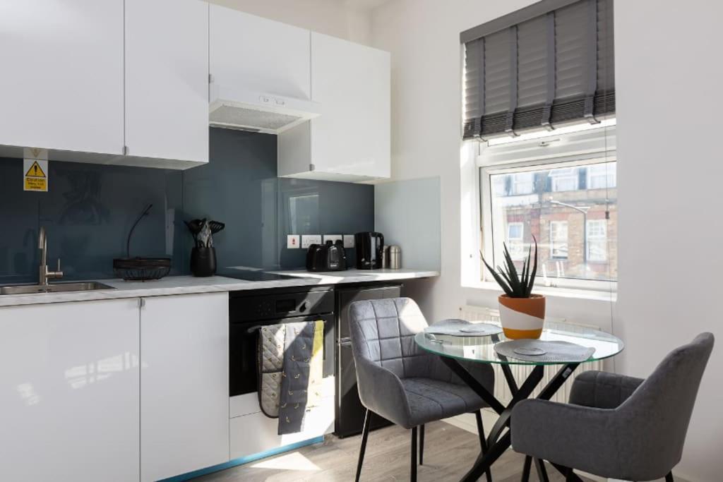 Studio Apt, 8 Min Walk From Tube 3 London Eksteriør billede