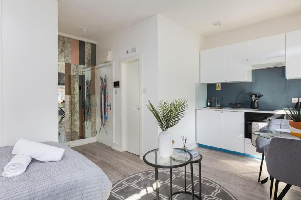 Studio Apt, 8 Min Walk From Tube 3 London Eksteriør billede