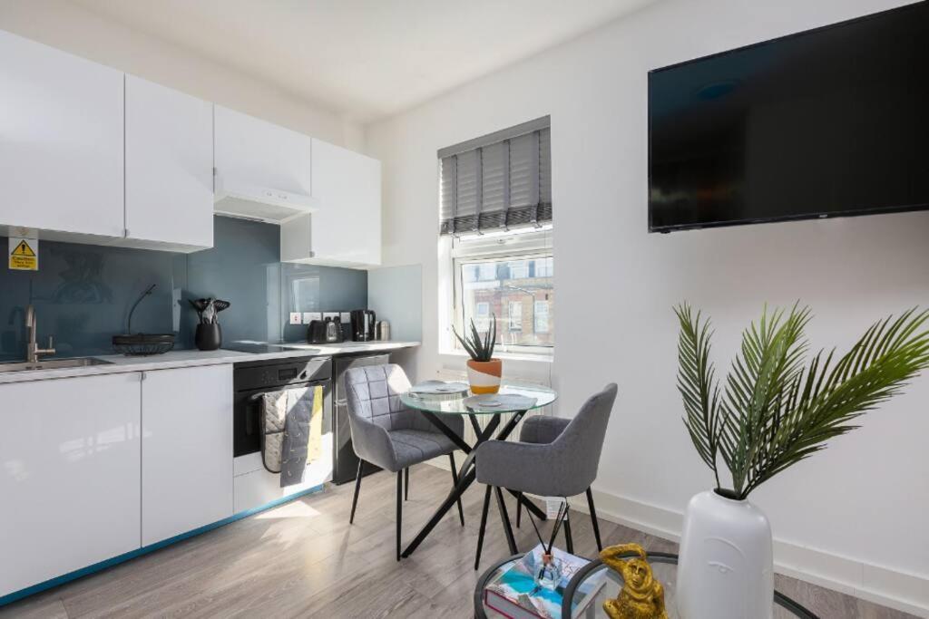 Studio Apt, 8 Min Walk From Tube 3 London Eksteriør billede