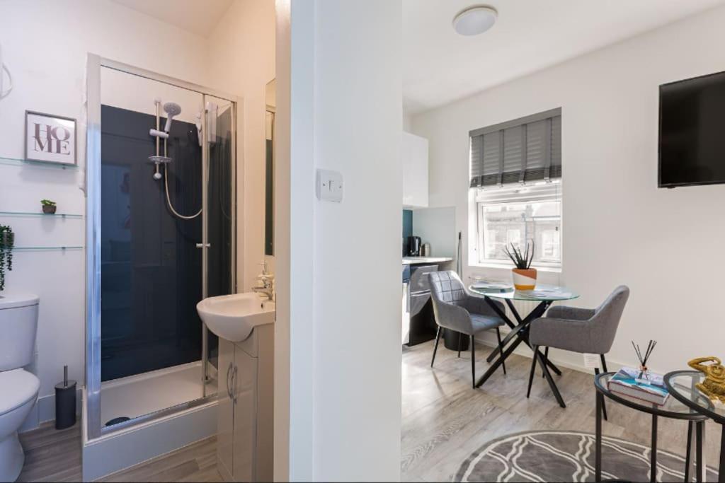 Studio Apt, 8 Min Walk From Tube 3 London Eksteriør billede